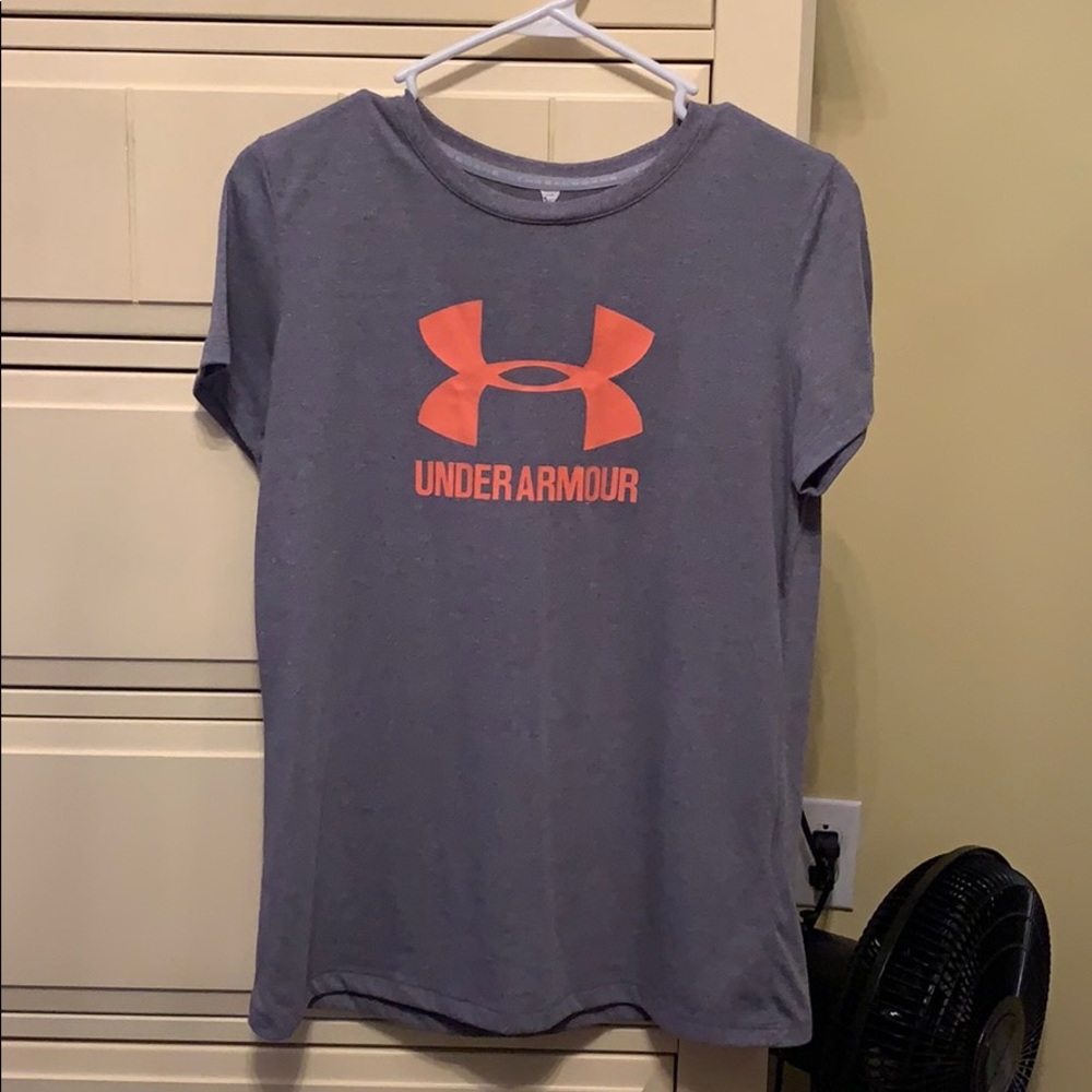 Under armor gray shirt